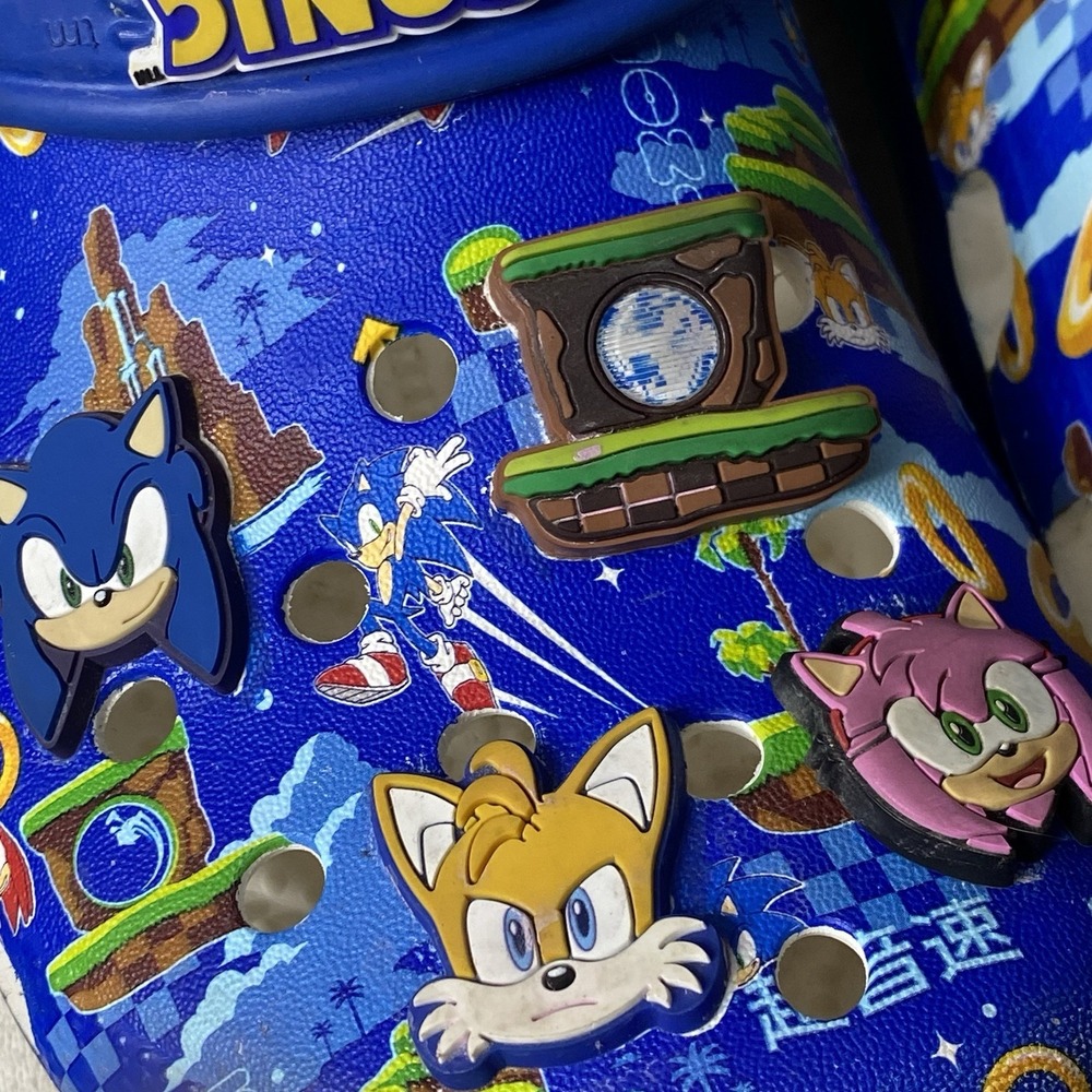 Crocs Sonic Hedgehog Classic Clog Kids 5 J Blue Kidcore Gamercore Video Game Fun - Picture 8 of 11